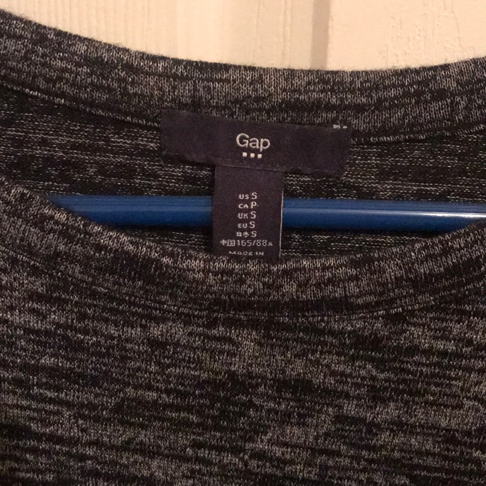 Long sleeve Gap Top - Picture 2 of 2